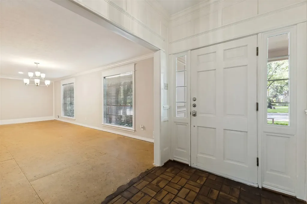 10812 Lochspring Drive Dallas TX 75218
