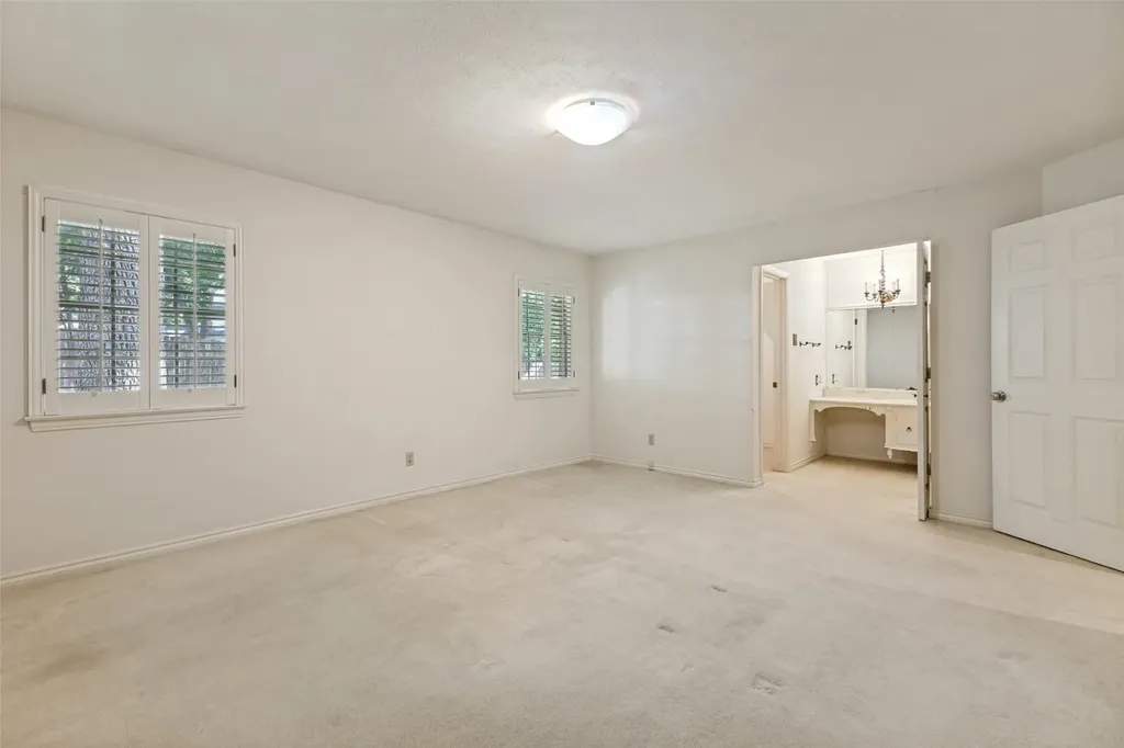 10812 Lochspring Drive Dallas TX 75218
