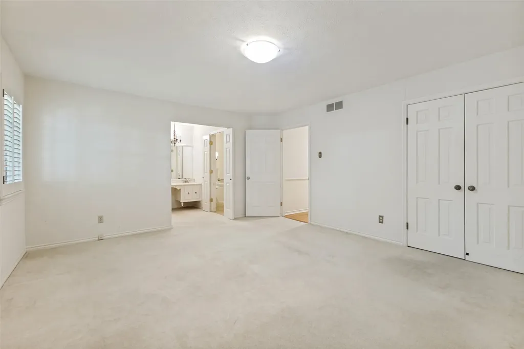 10812 Lochspring Drive Dallas TX 75218