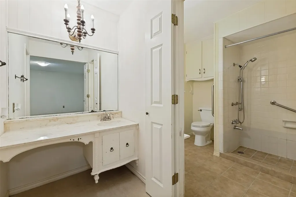 10812 Lochspring Drive Dallas TX 75218