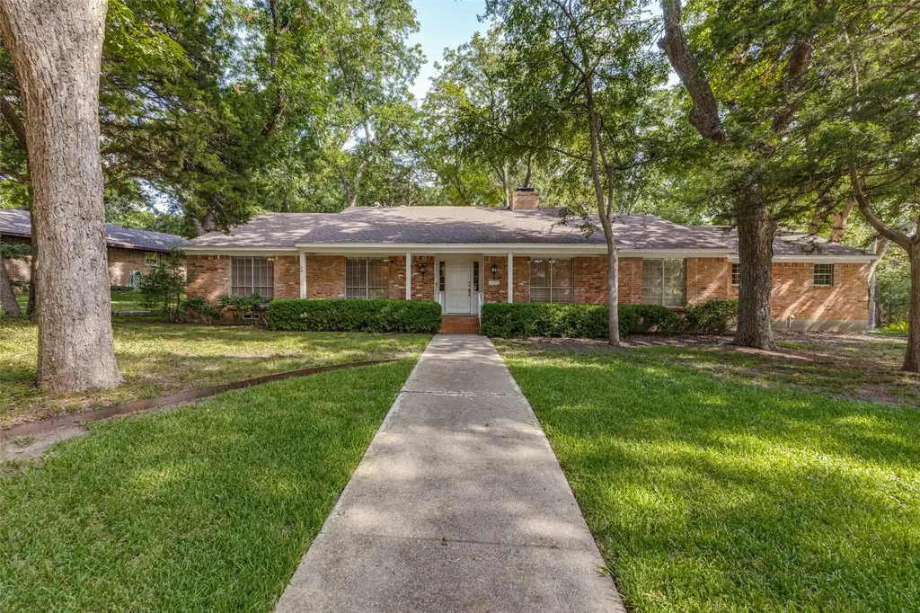 10812 Lochspring Drive Dallas TX 75218