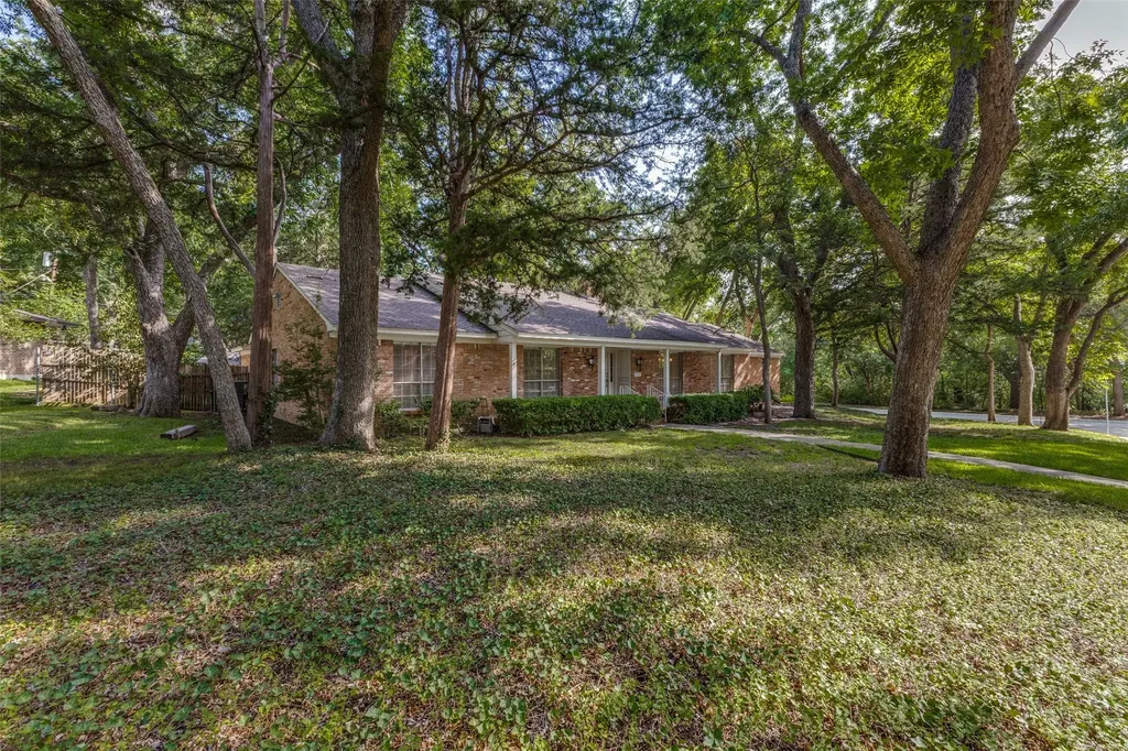 10812 Lochspring Drive Dallas TX 75218