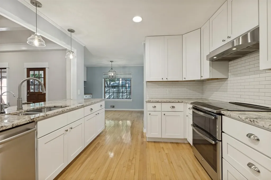 10812 Lochspring Drive Dallas TX 75218
