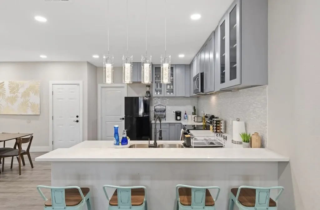 2021 Leath Street Dallas TX 75212