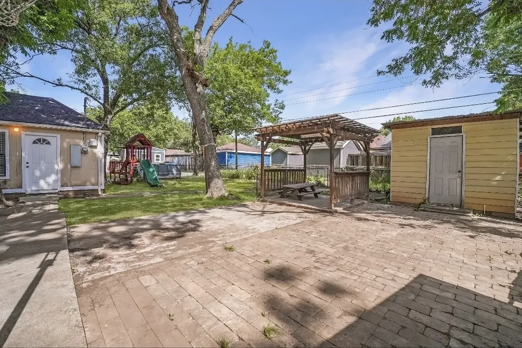 2725 Aster Street Dallas TX 75211