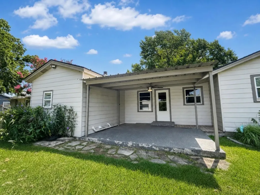 1414 N Binkley Avenue Sherman TX 75092