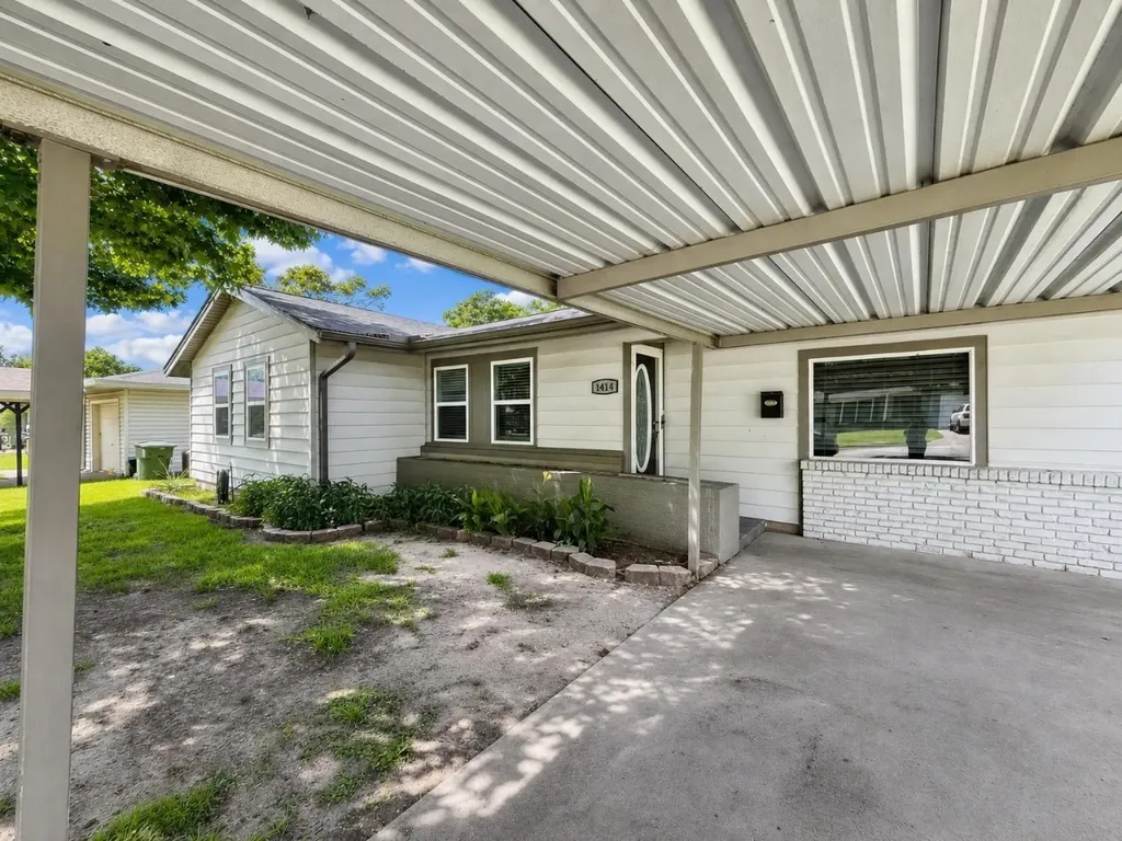 1414 N Binkley Avenue Sherman TX 75092