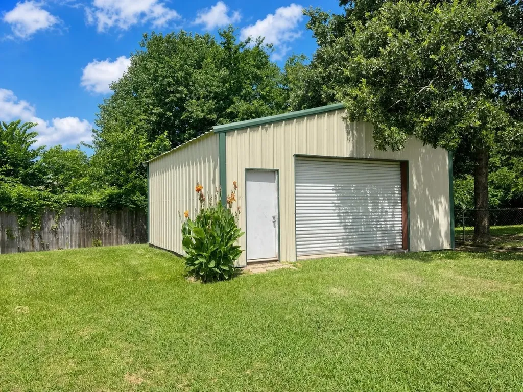 1414 N Binkley Avenue Sherman TX 75092