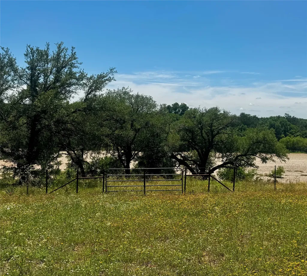 15 Waterwood Loop Mineral Wells TX 76067