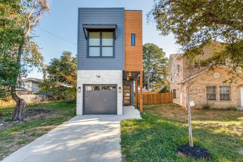 2210 Bethurum Dallas TX 75215