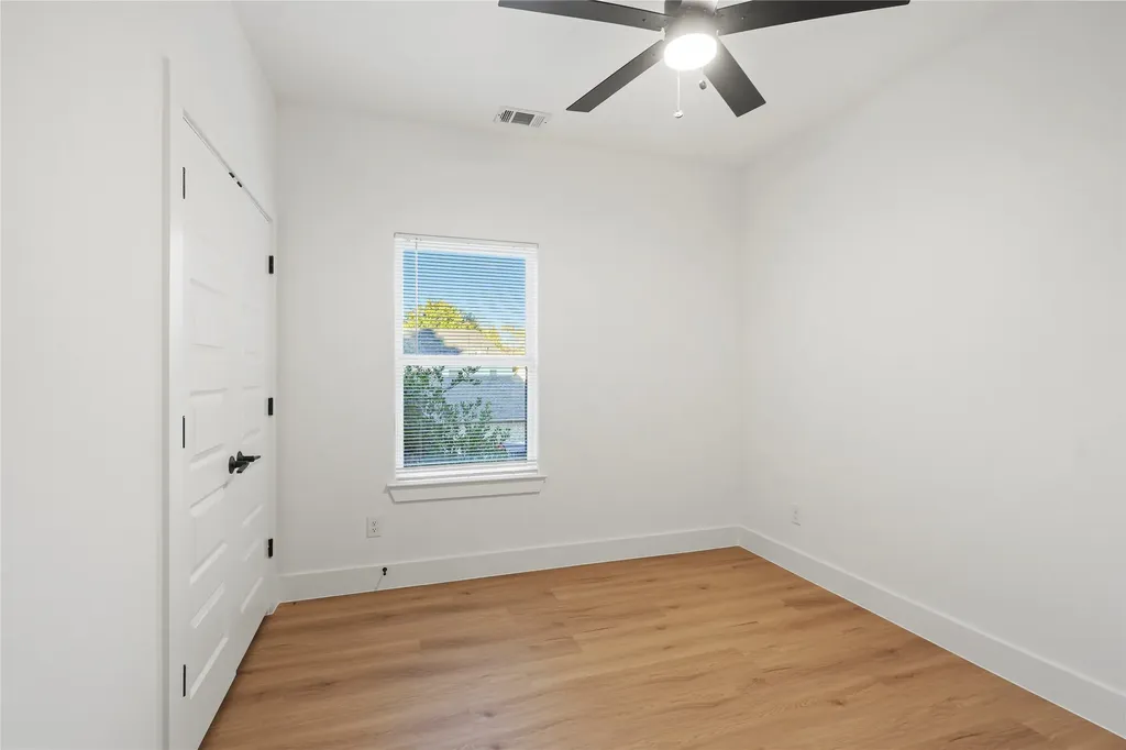 2210 Bethurum Dallas TX 75215