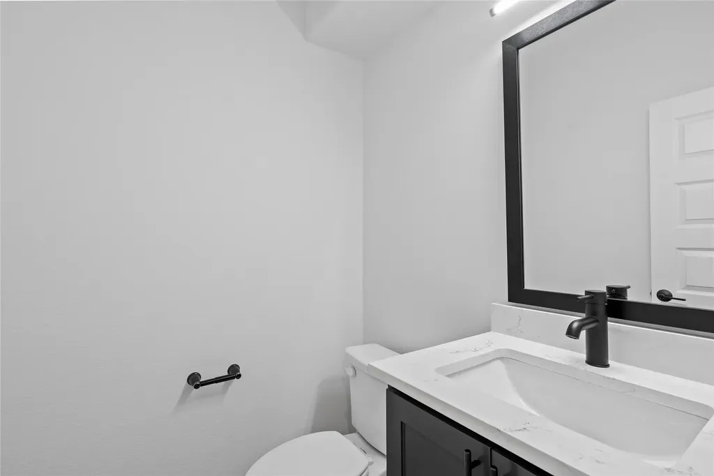 2210 Bethurum Dallas TX 75215