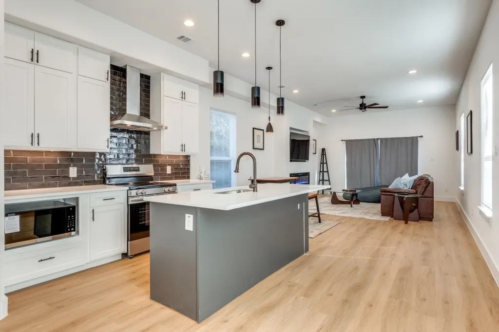 2210 Bethurum Dallas TX 75215