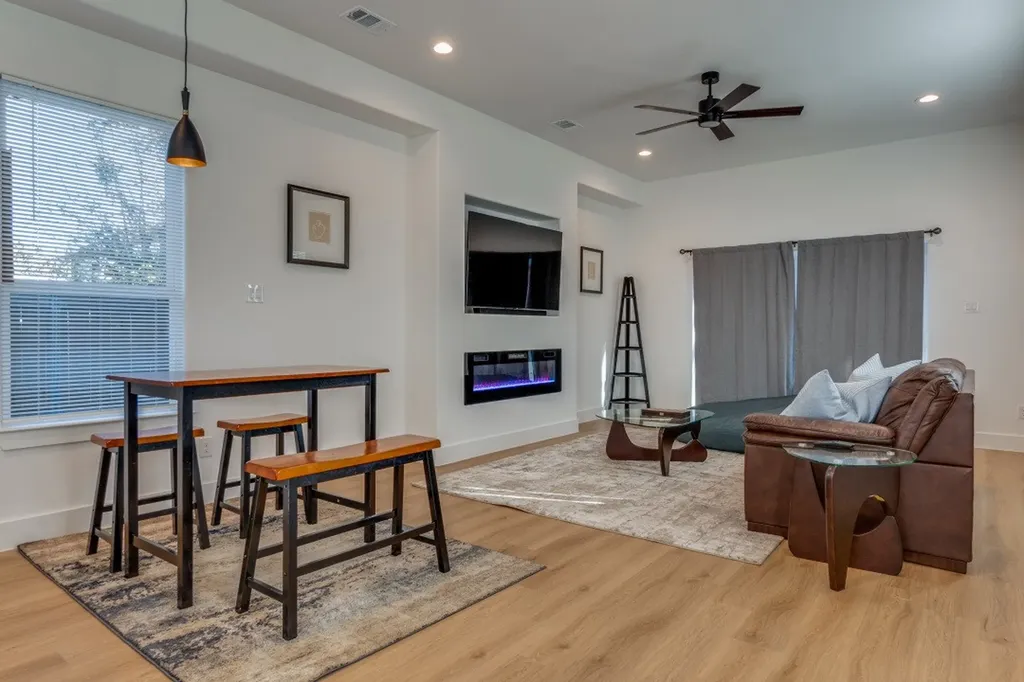 2210 Bethurum Dallas TX 75215