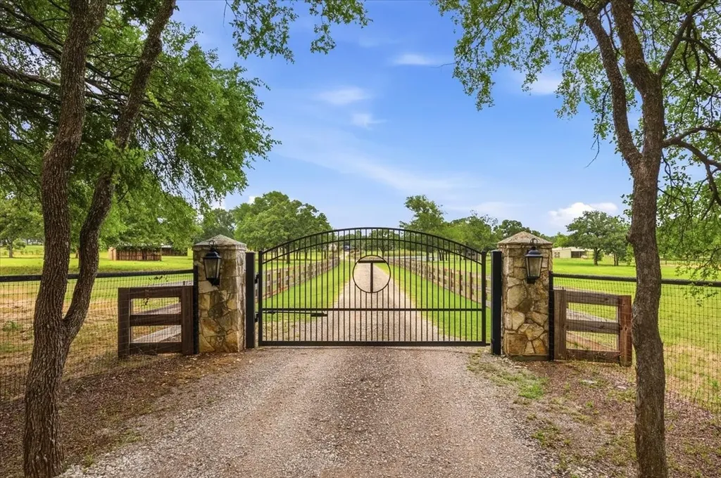 165 Dove Creek Road Argyle TX 76226