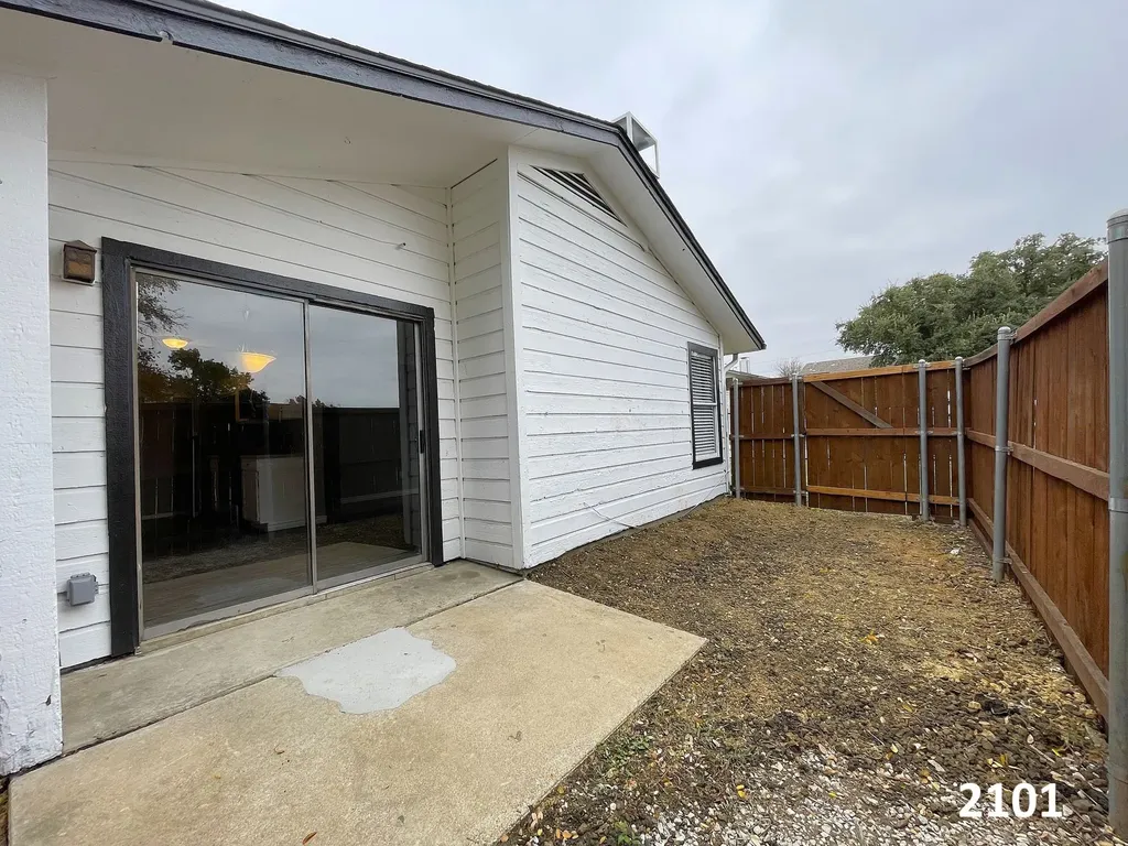 2101 Knoll Crest Drive Arlington TX 76014