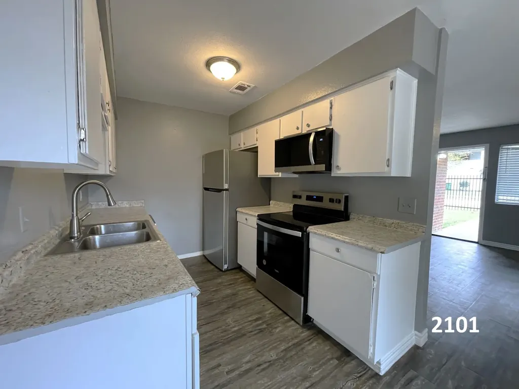 2101 Knoll Crest Drive Arlington TX 76014