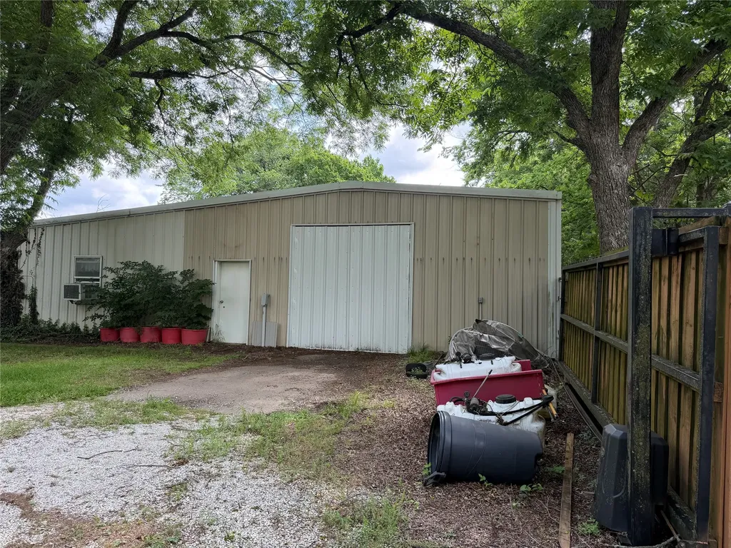 315 S Broadway Street Bells TX 75414