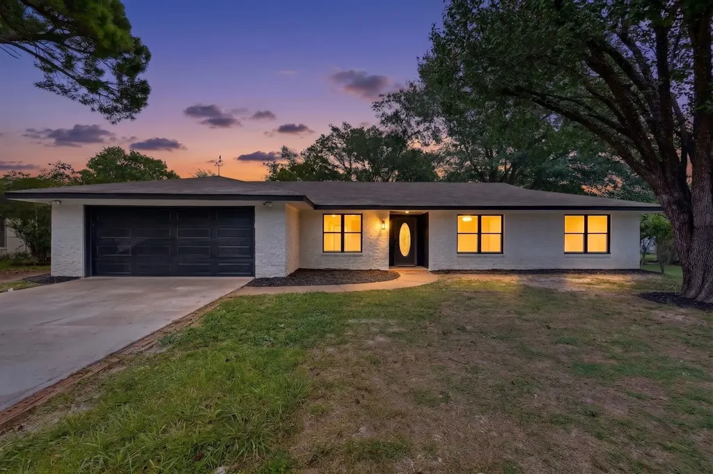 2821 Mccarley Drive Commerce TX 75428