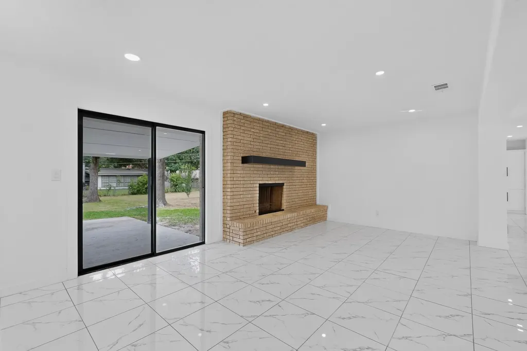 2821 Mccarley Drive Commerce TX 75428