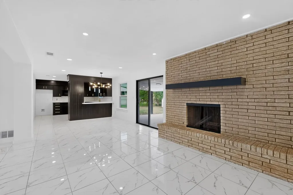 2821 Mccarley Drive Commerce TX 75428