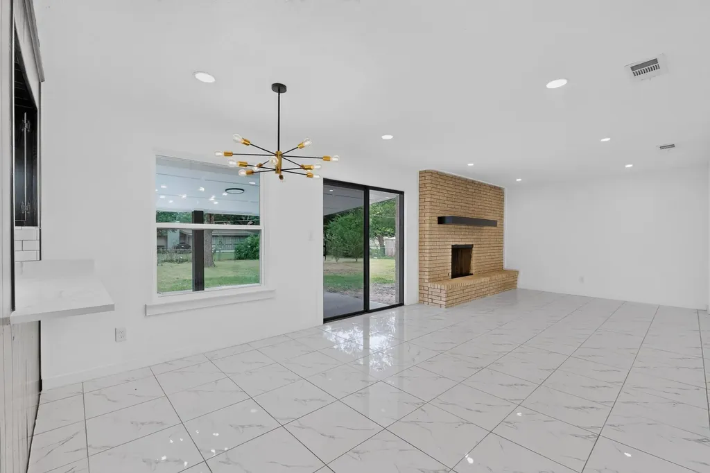 2821 Mccarley Drive Commerce TX 75428