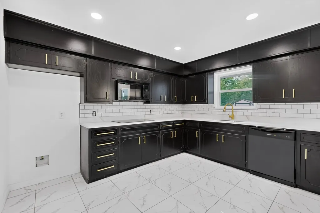 2821 Mccarley Drive Commerce TX 75428