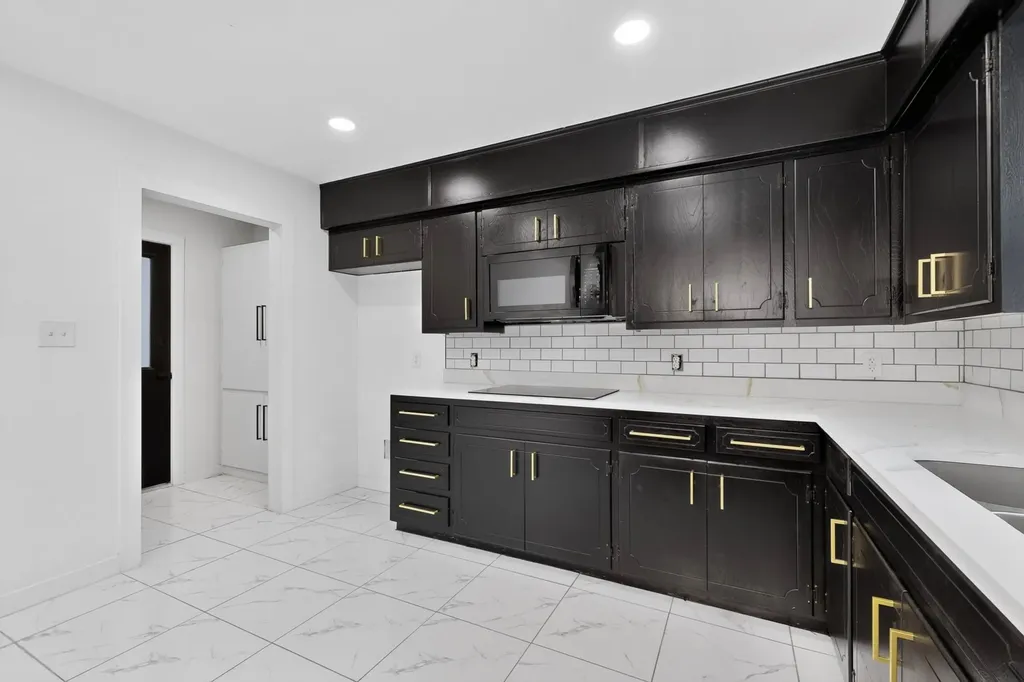 2821 Mccarley Drive Commerce TX 75428