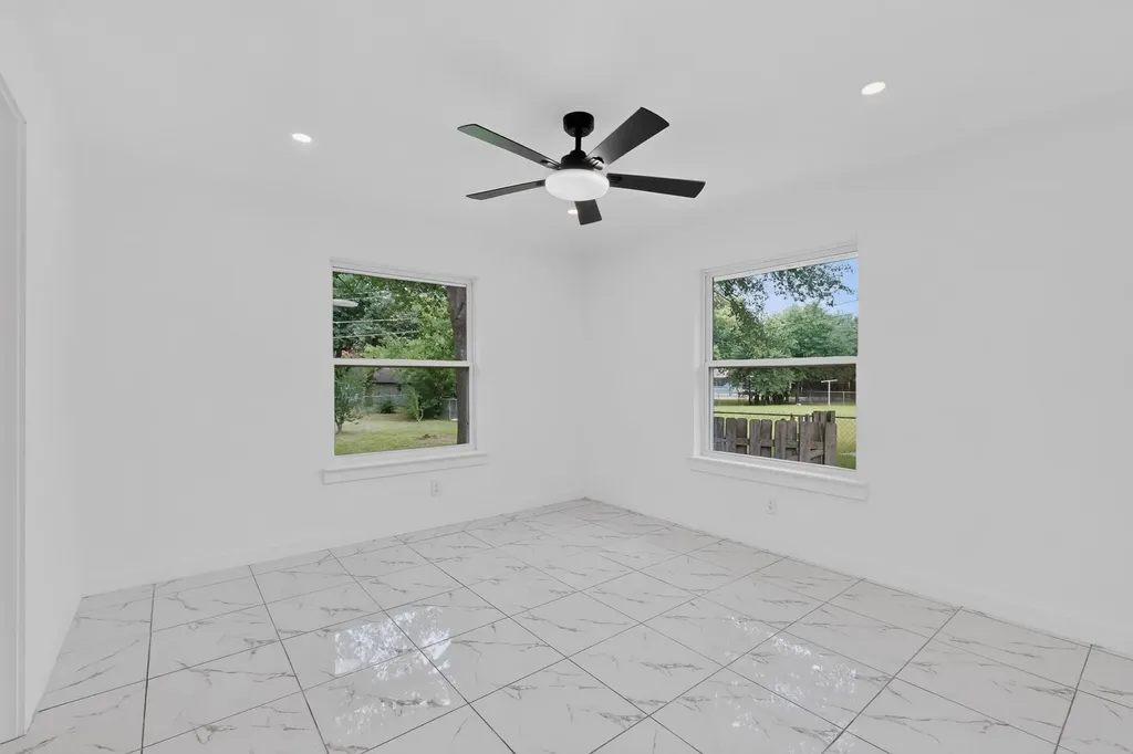 2821 Mccarley Drive Commerce TX 75428