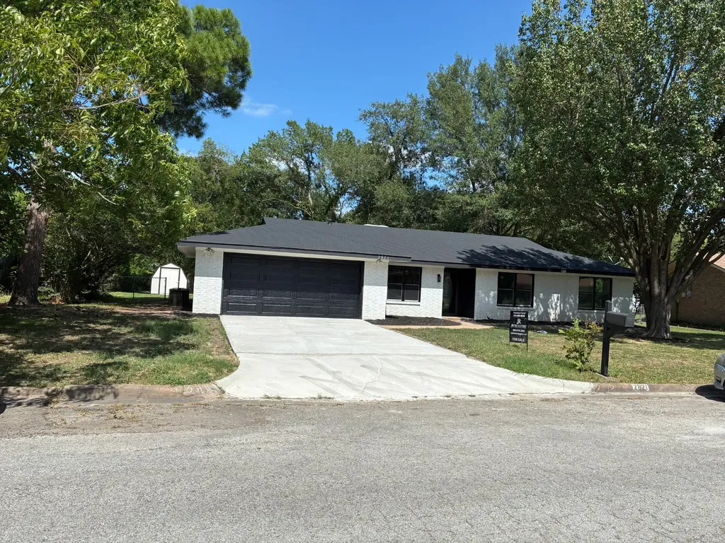 2821 Mccarley Drive Commerce TX 75428