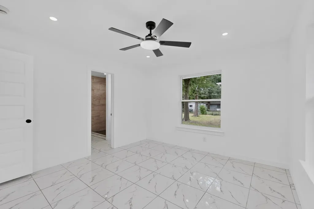 2821 Mccarley Drive Commerce TX 75428
