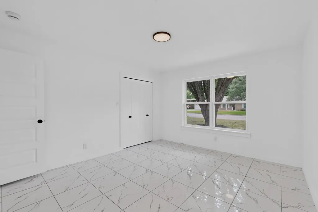 2821 Mccarley Drive Commerce TX 75428