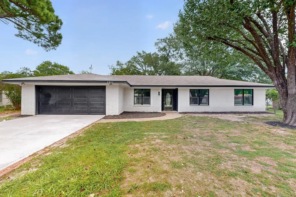 2821 Mccarley Drive Commerce TX 75428