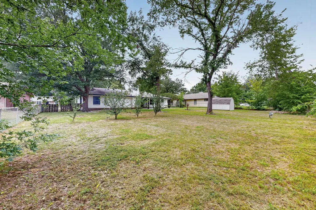 2821 Mccarley Drive Commerce TX 75428