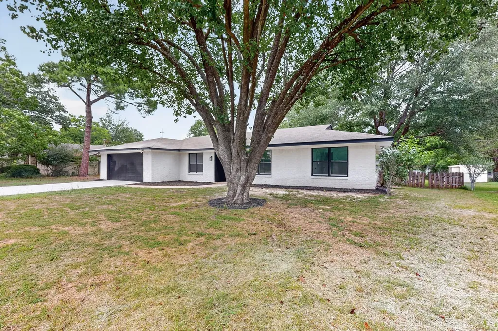 2821 Mccarley Drive Commerce TX 75428