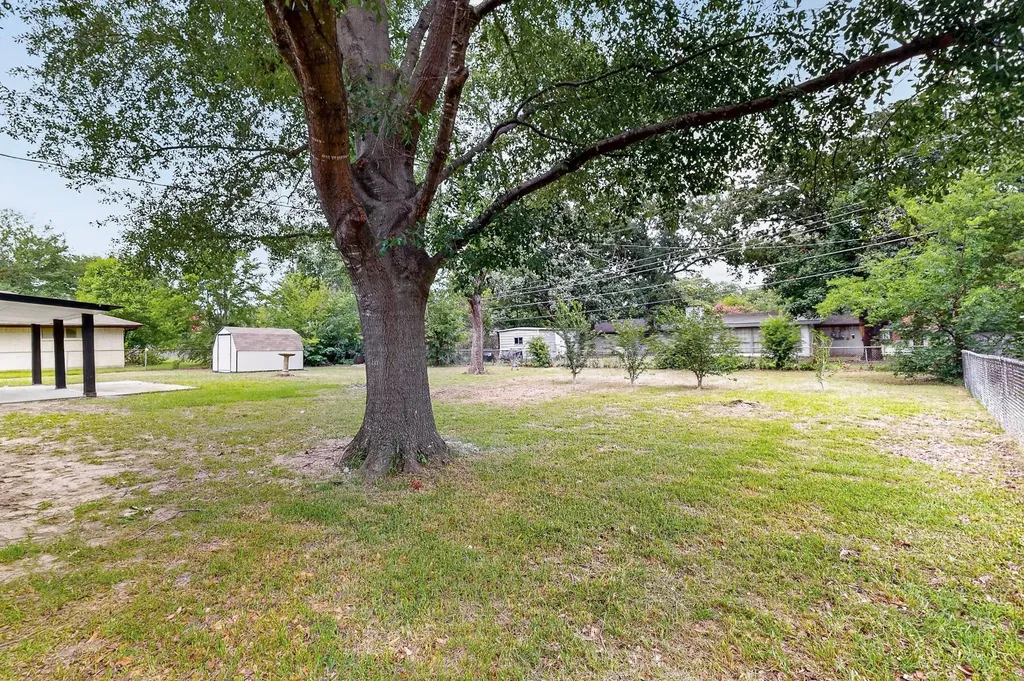 2821 Mccarley Drive Commerce TX 75428