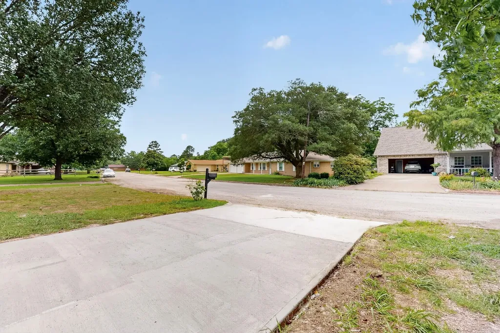 2821 Mccarley Drive Commerce TX 75428
