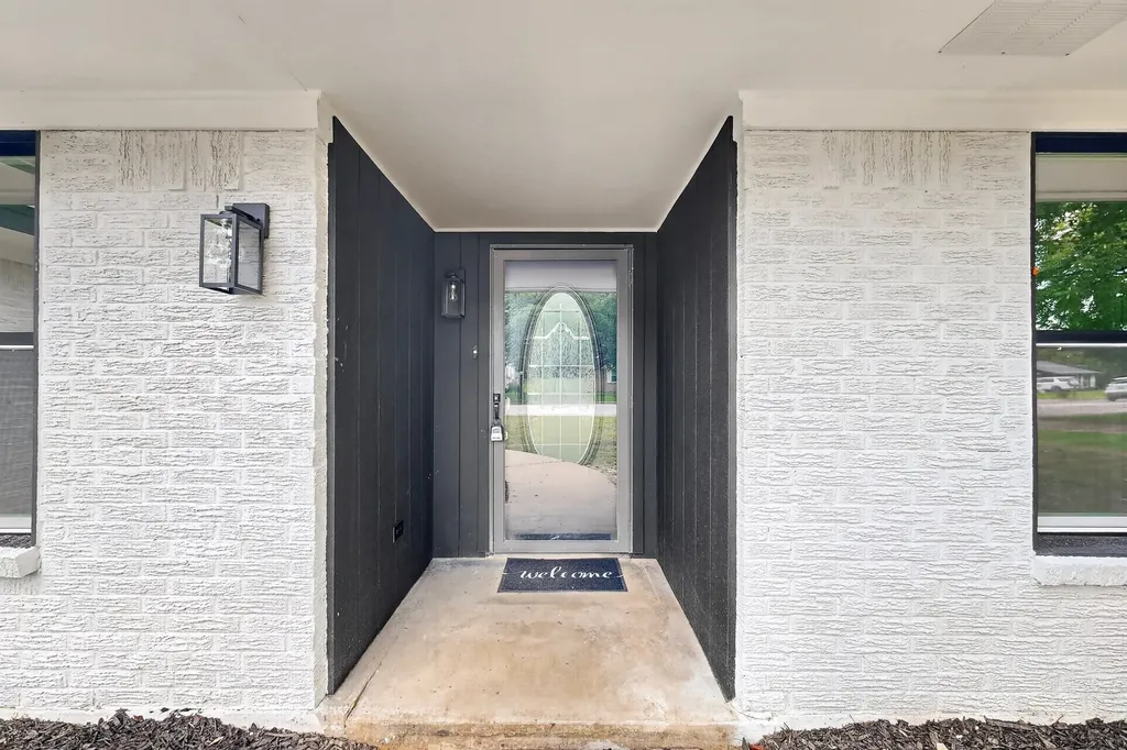 2821 Mccarley Drive Commerce TX 75428