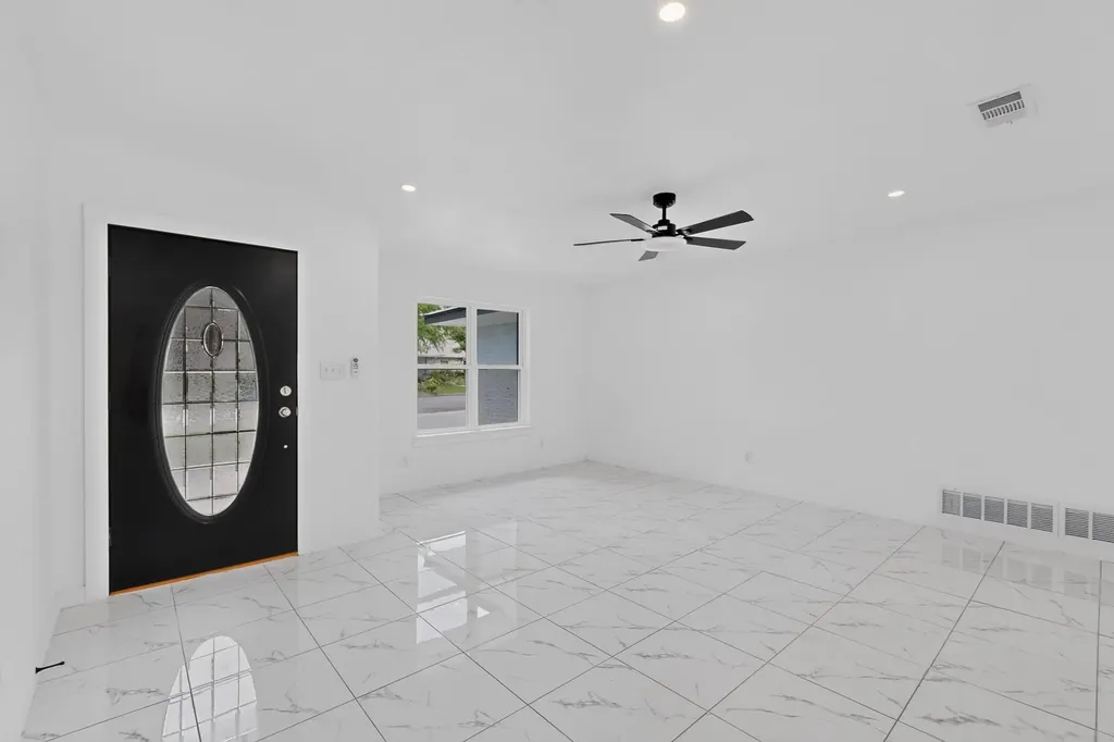 2821 Mccarley Drive Commerce TX 75428