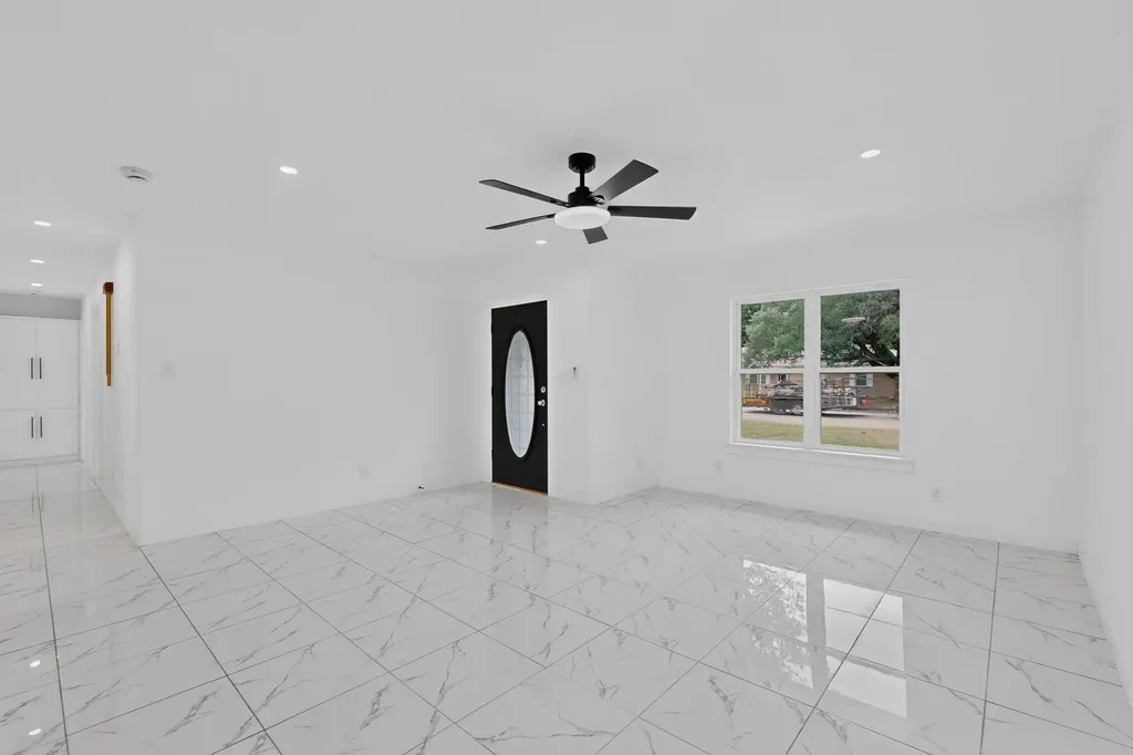 2821 Mccarley Drive Commerce TX 75428