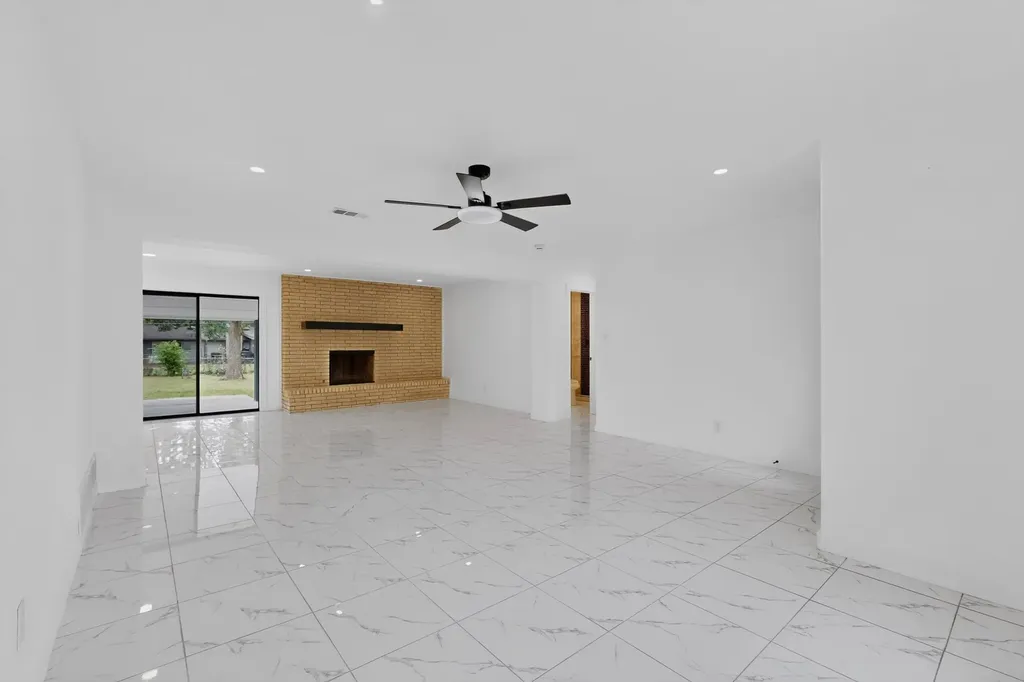 2821 Mccarley Drive Commerce TX 75428