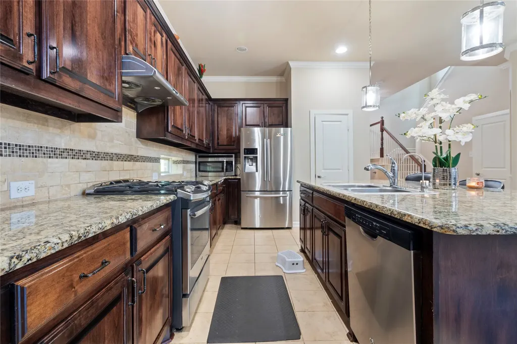1016 Lone Ivory Trail Arlington TX 76005