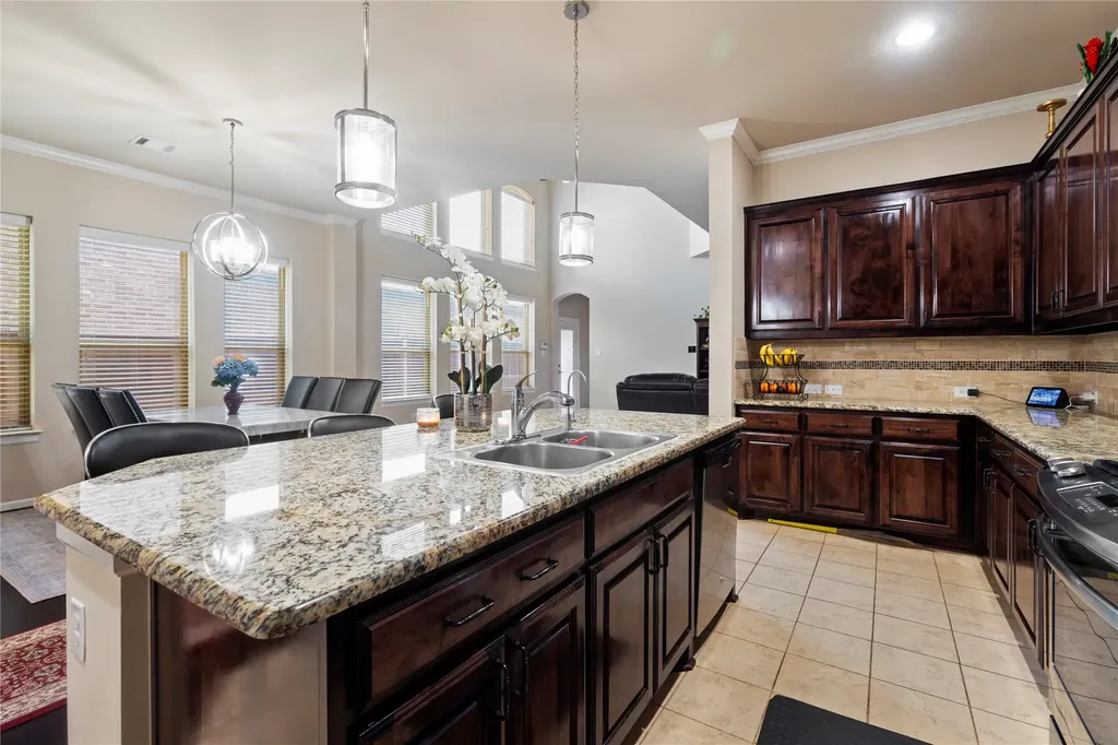1016 Lone Ivory Trail Arlington TX 76005