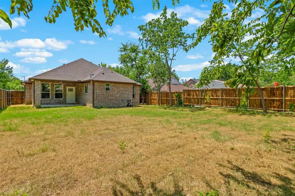 820 N Wood Street Denton TX 76209