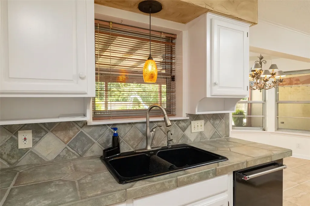 3809 Diamond Loch W North Richland Hills TX 76180