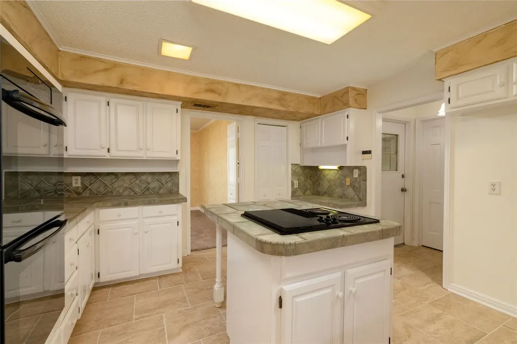 3809 Diamond Loch W North Richland Hills TX 76180