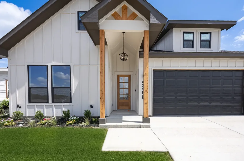 5208 Helmick Fort Worth TX 76107