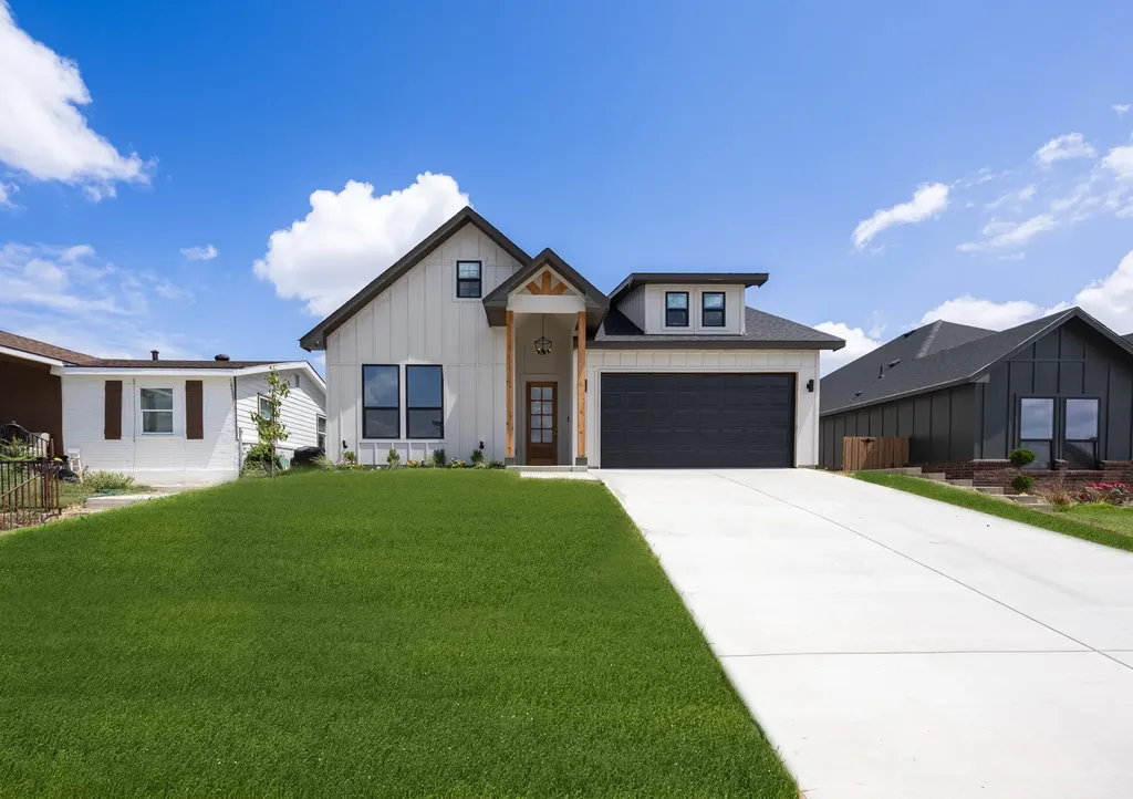 5208 Helmick Fort Worth TX 76107