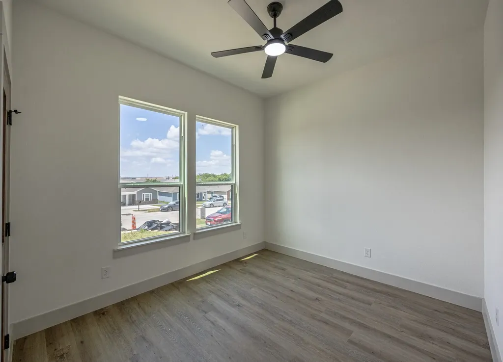 5208 Helmick Fort Worth TX 76107