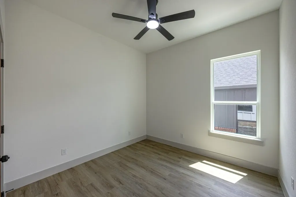 5208 Helmick Fort Worth TX 76107